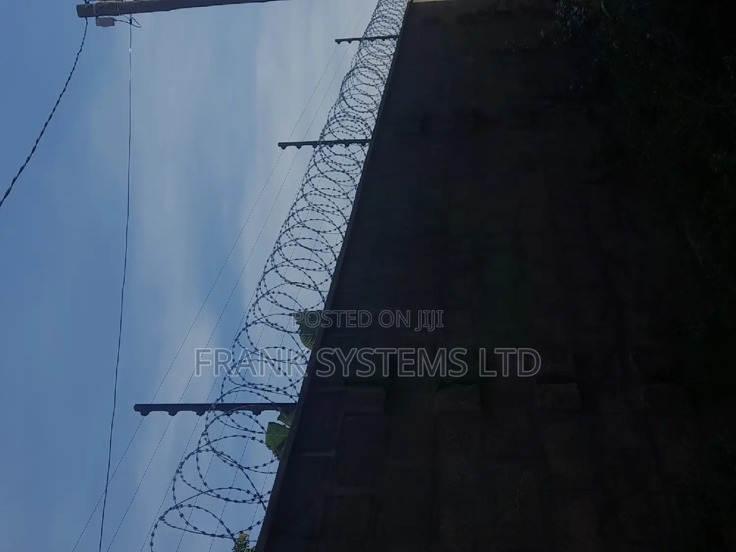 Electric Fence With Razor Wire 100ftsby 100fts