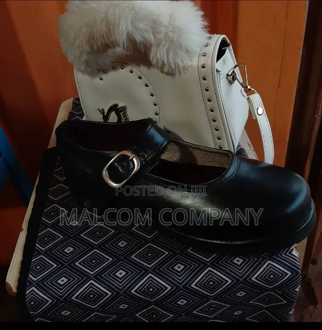 Girl's Black Shoes.