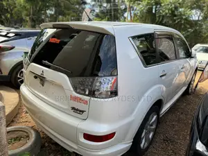 Mitsubishi Outlander 2010 White