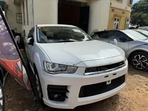 Mitsubishi Outlander 2010 White