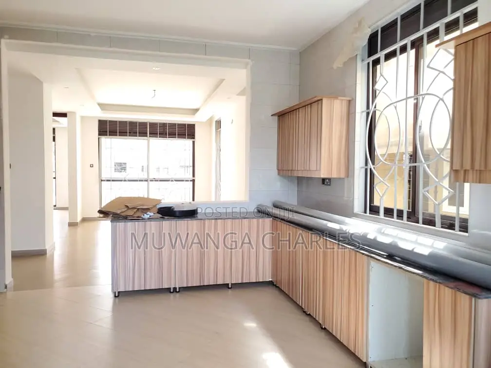 5bdrm Duplex in Fs Properties Ltd, Nakawa for sale