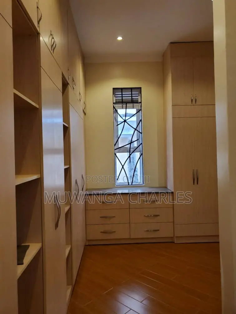 5bdrm Duplex in Fs Properties Ltd, Nakawa for sale