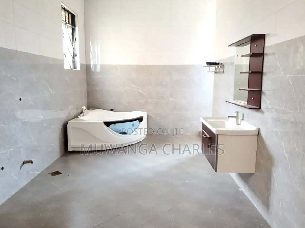 5bdrm Duplex in Fs Properties Ltd, Nakawa for sale