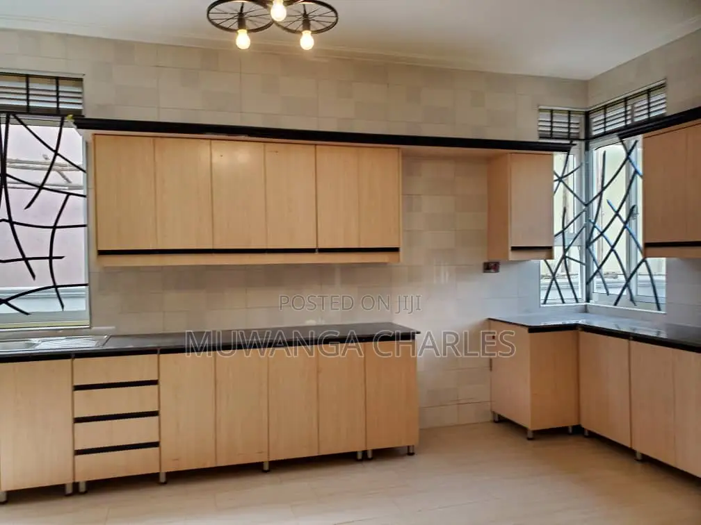 5bdrm Duplex in Fs Properties Ltd, Nakawa for sale