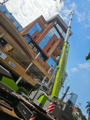 Photo - 30 TONE Crane for Hire