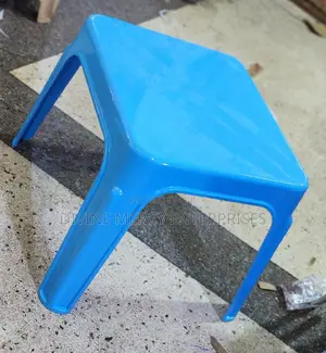 MIN Square Table