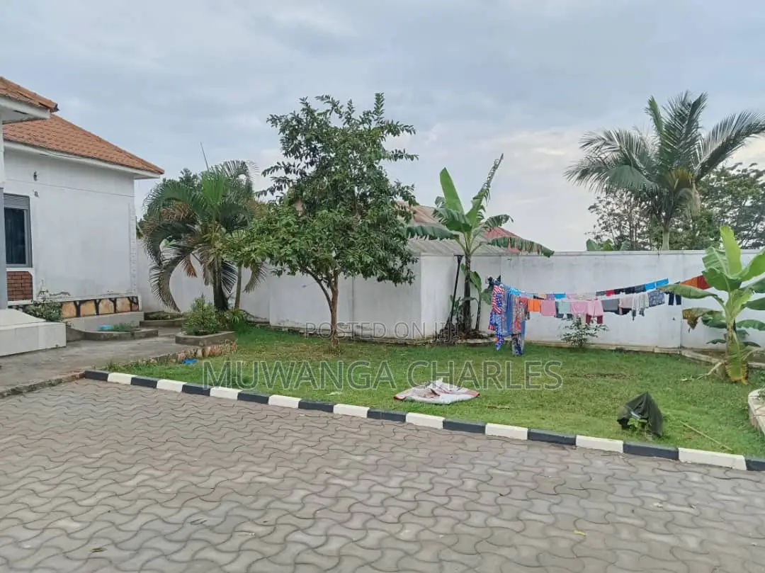 4bdrm Bungalow in Fs Properties Ltd, Kira for sale