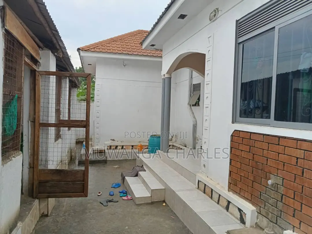4bdrm Bungalow in Fs Properties Ltd, Kira for sale