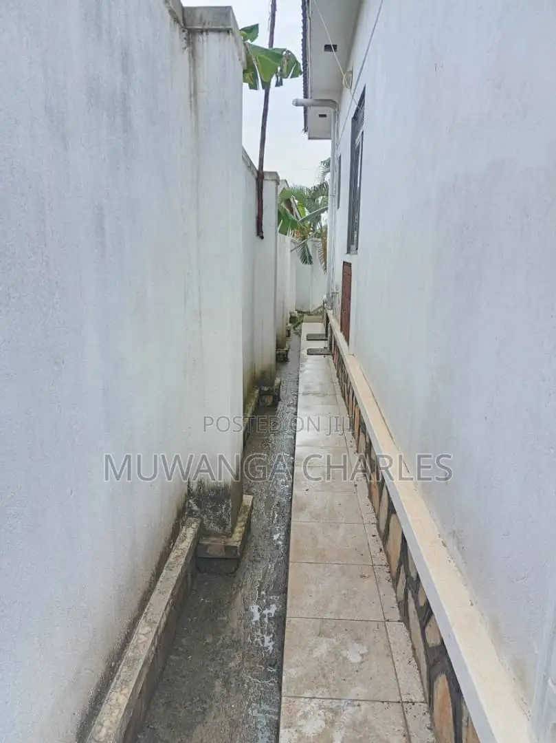4bdrm Bungalow in Fs Properties Ltd, Kira for sale