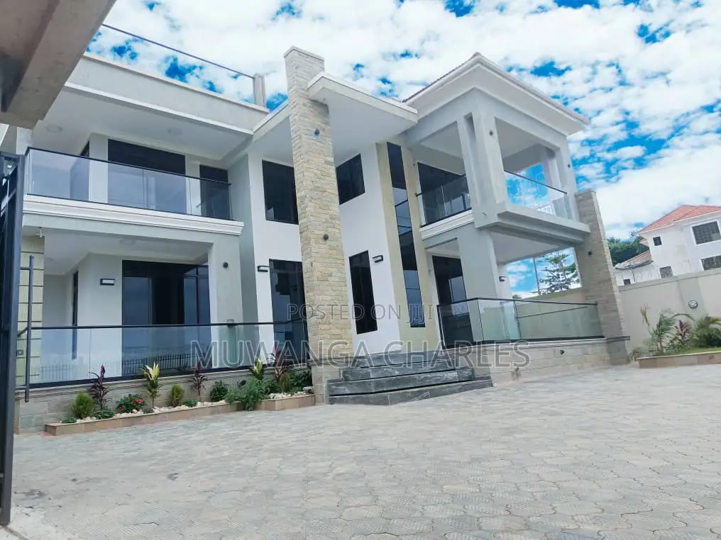 5bdrm Duplex in Fs Properties Ltd, Nakawa for sale