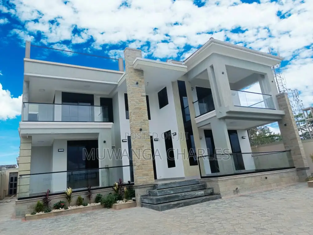 5bdrm Duplex in Fs Properties Ltd, Nakawa for sale