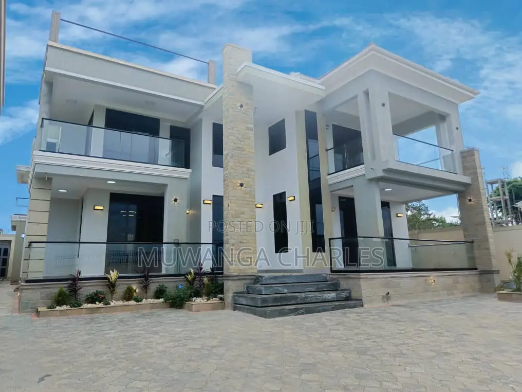5bdrm Duplex in Fs Properties Ltd, Nakawa for sale