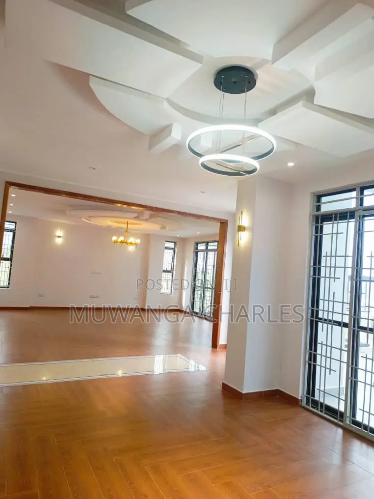 5bdrm Duplex in Fs Properties Ltd, Nakawa for sale