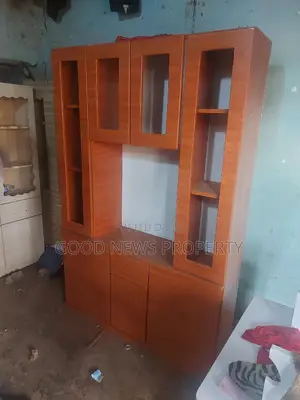 Photo - Excellent Spacious Sideboard