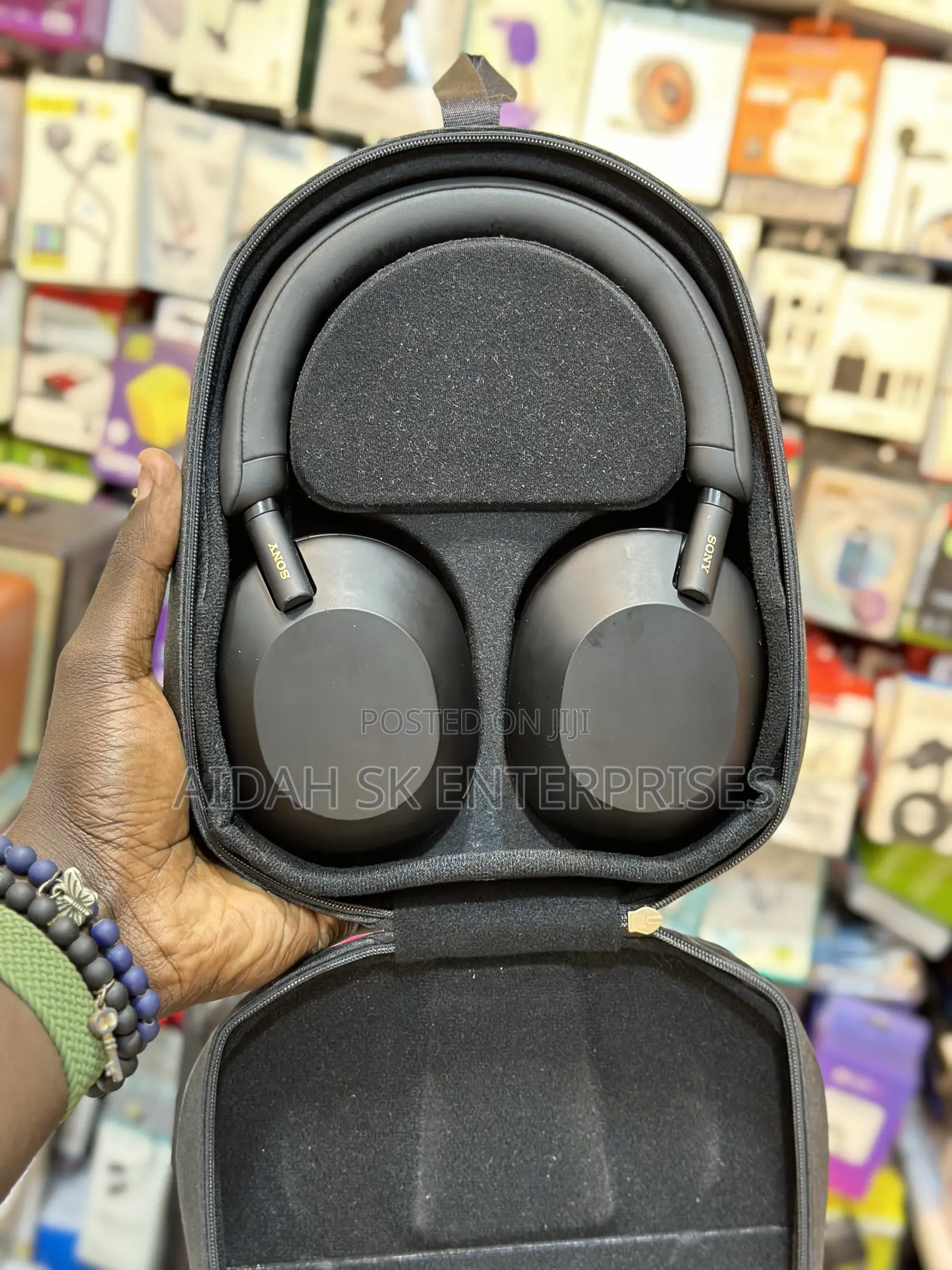 Used Sony XM5 Noise Canceling Headphones
