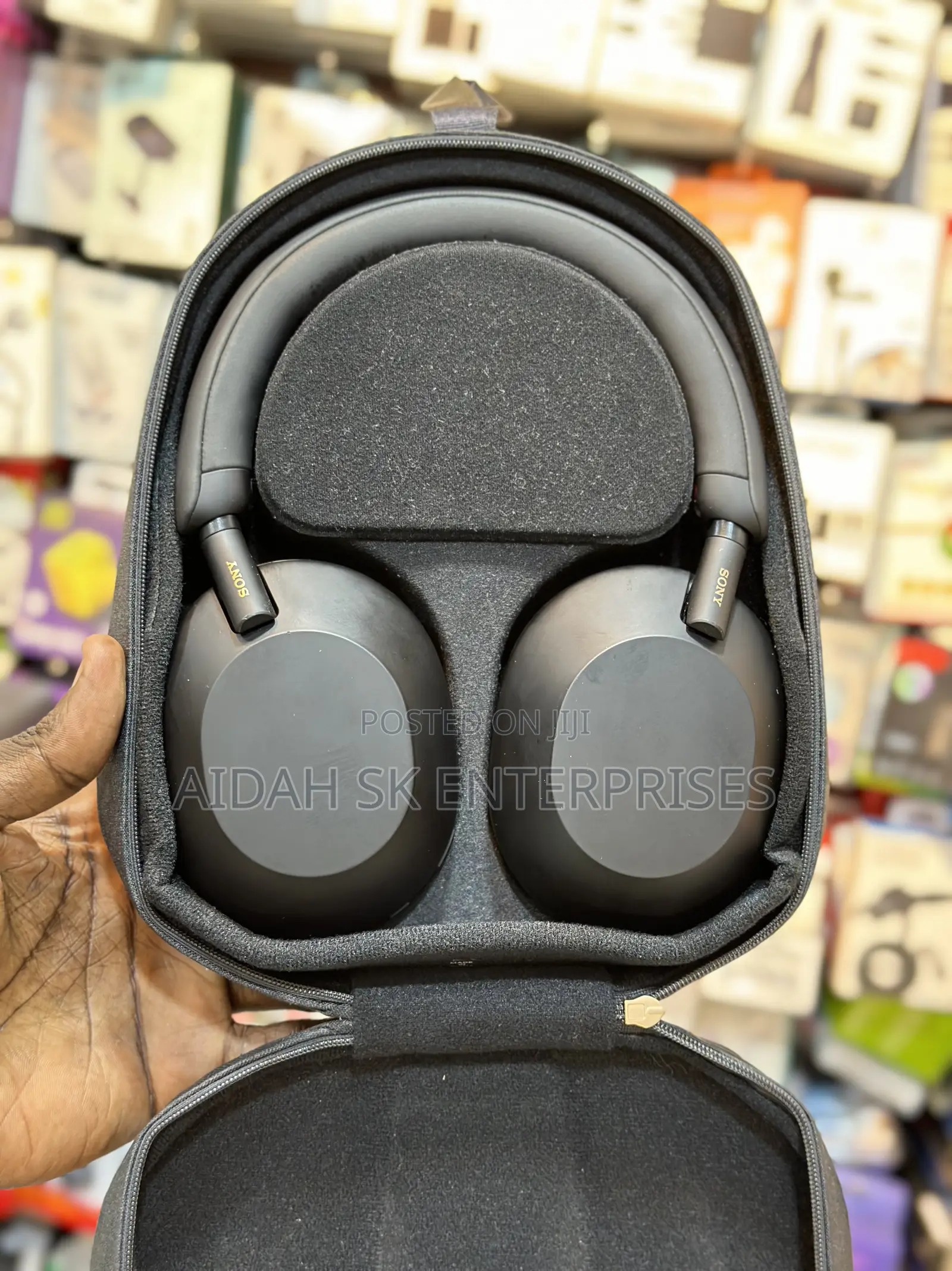 Used Sony XM5 Noise Canceling Headphones