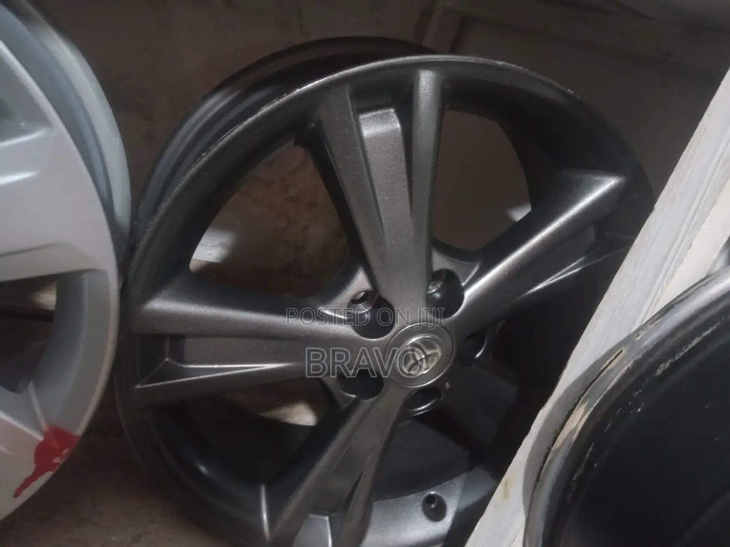 Size 18 Inch for Harrier Kawundo.