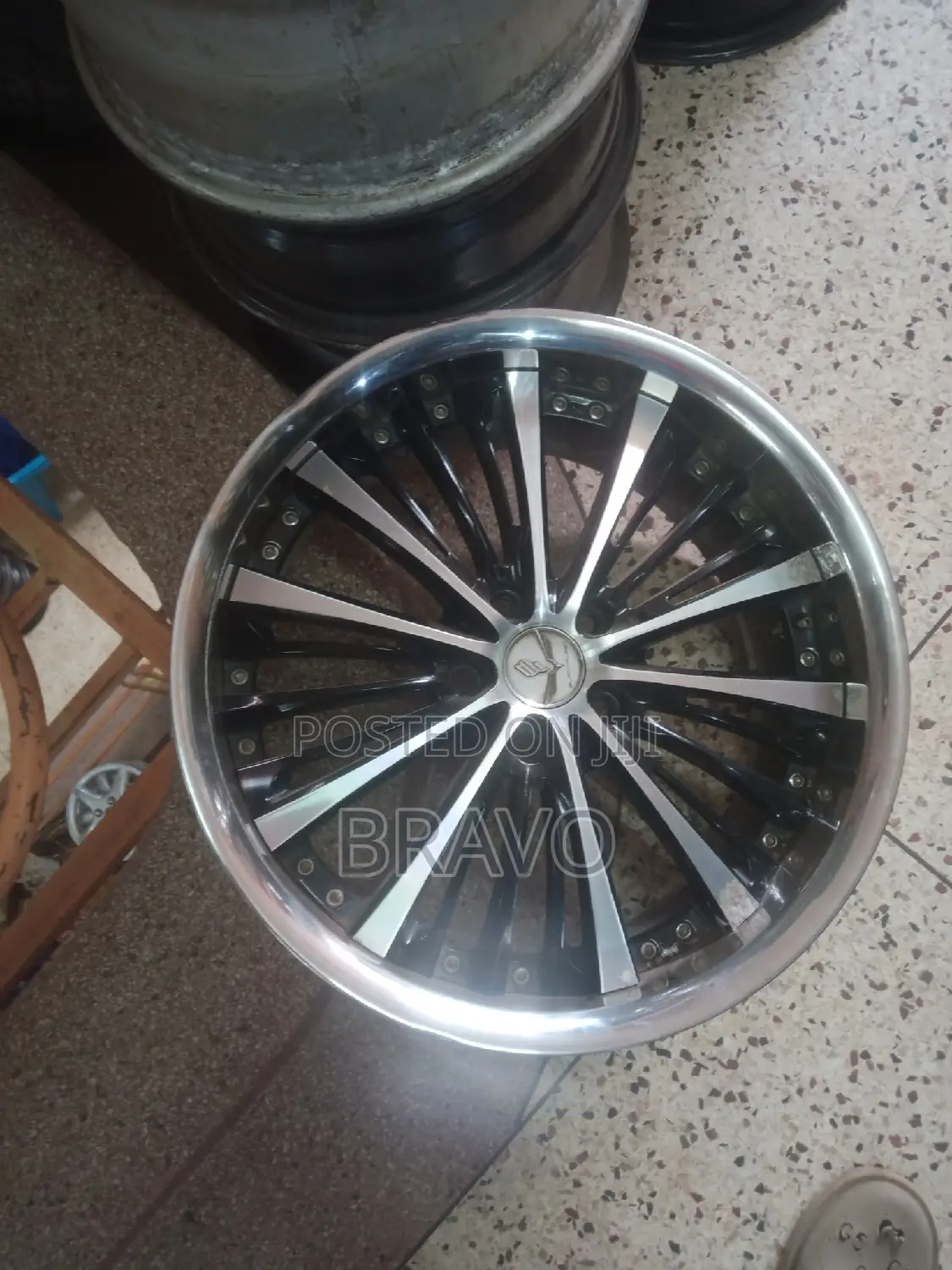 Size 18 Inch for Harrier Kawundo.