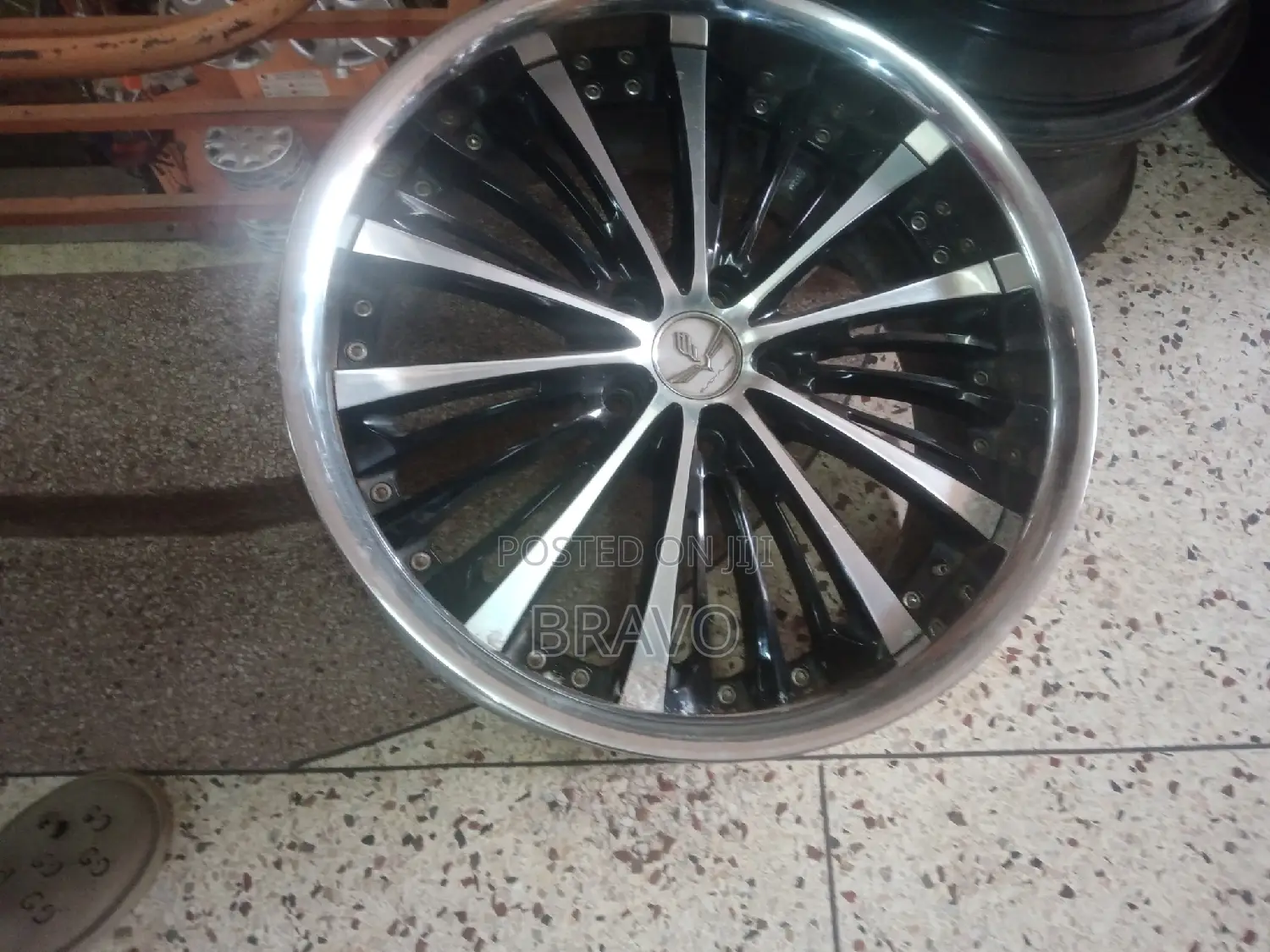Size 18 Inch for Harrier Kawundo.