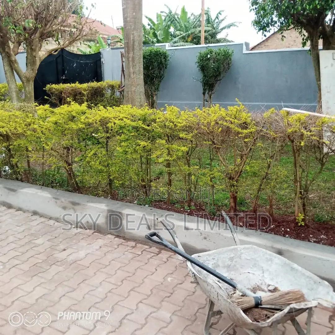 4bdrm Bungalow in Kisaasi, Nakawa for sale