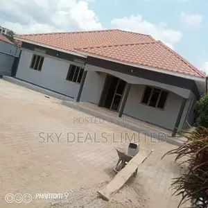 4bdrm Bungalow in Kisaasi, Nakawa for sale