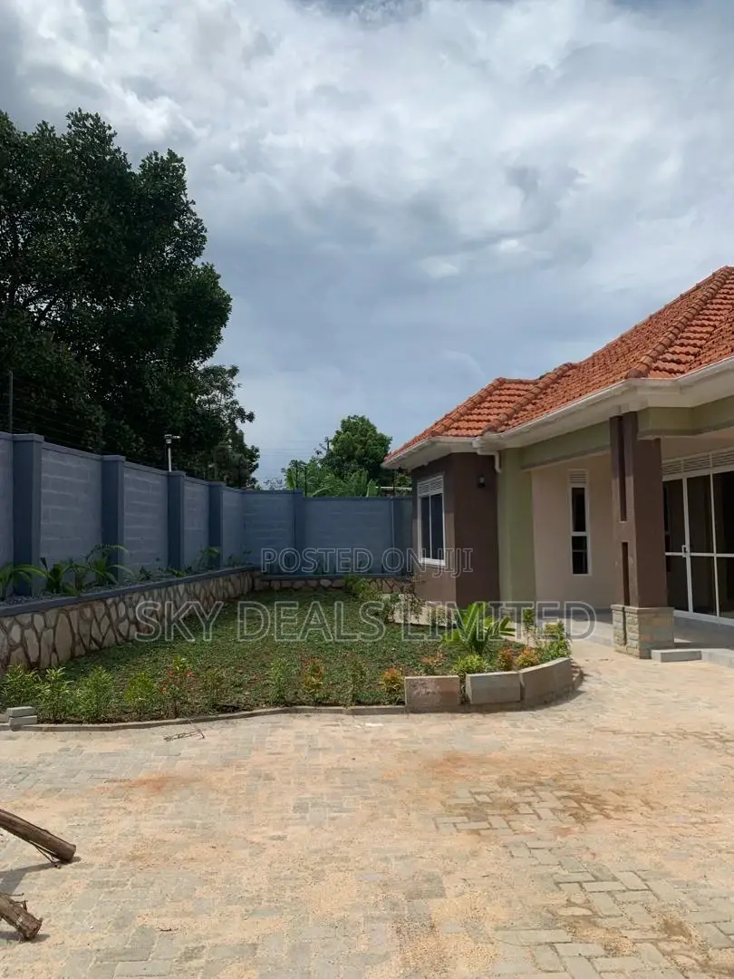 4bdrm Bungalow in Bukooto, Nakawa for sale