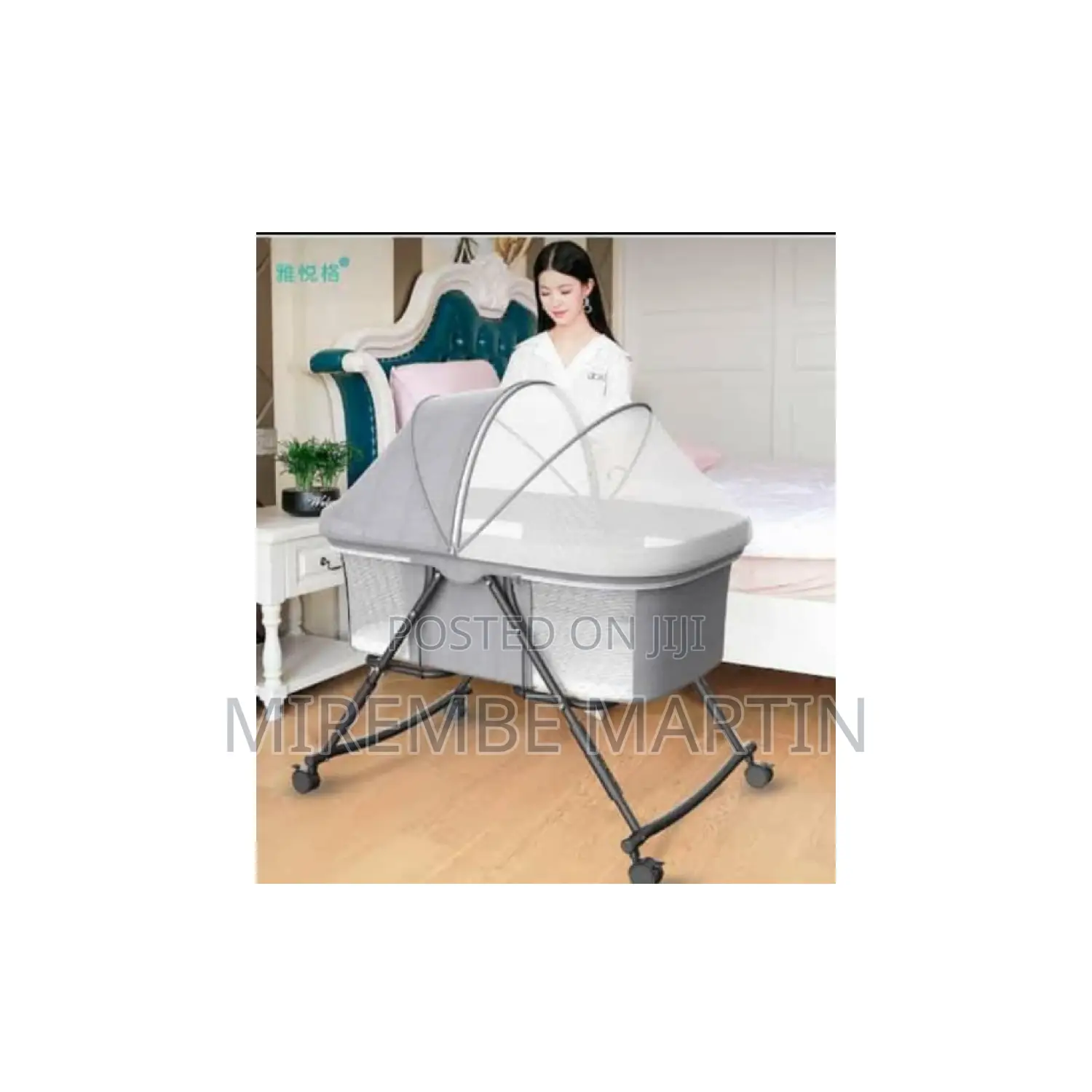 Baby's Portable Electric Bassinet Bed.