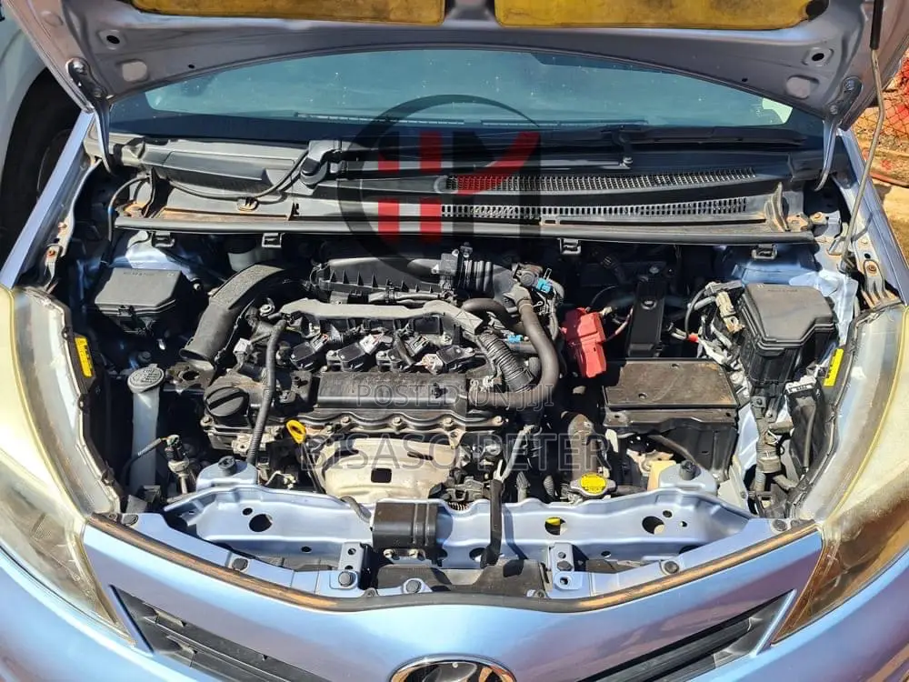 Toyota Vitz 1.3 AWD 5dr 2011 Blue