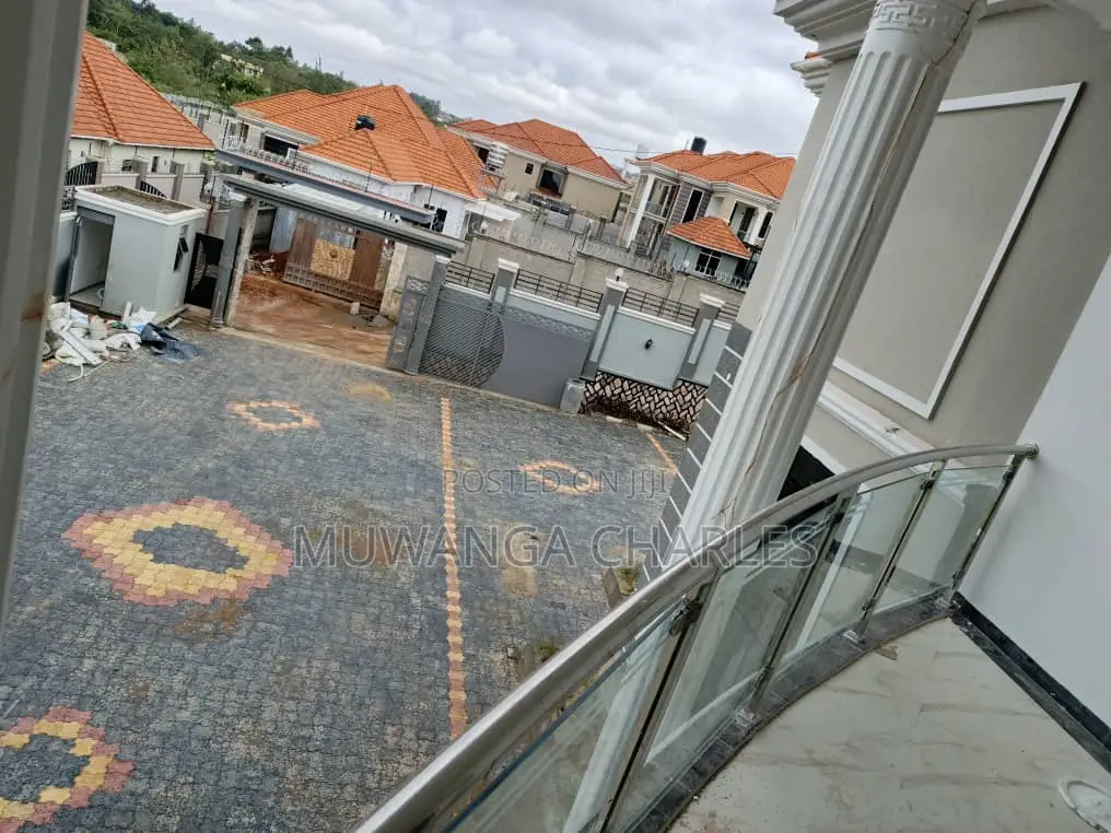 6bdrm Duplex in Fs Properties Ltd, Kira for sale