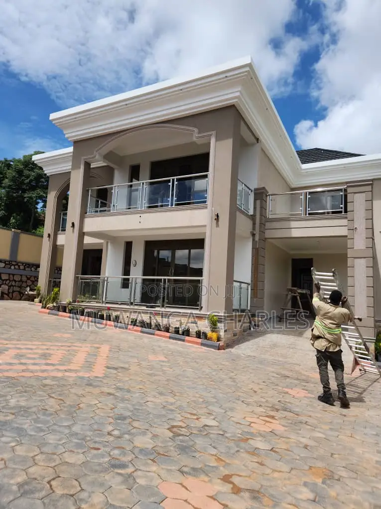 5bdrm Duplex in Fs Properties Ltd, Division A for sale