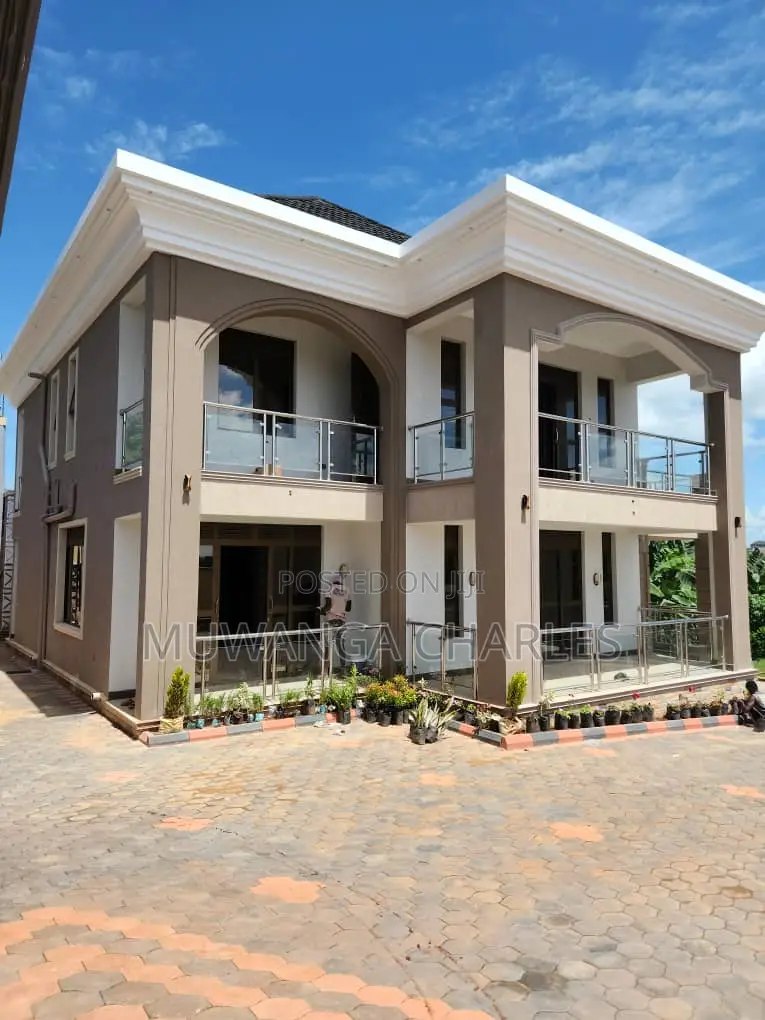 5bdrm Duplex in Fs Properties Ltd, Division A for sale