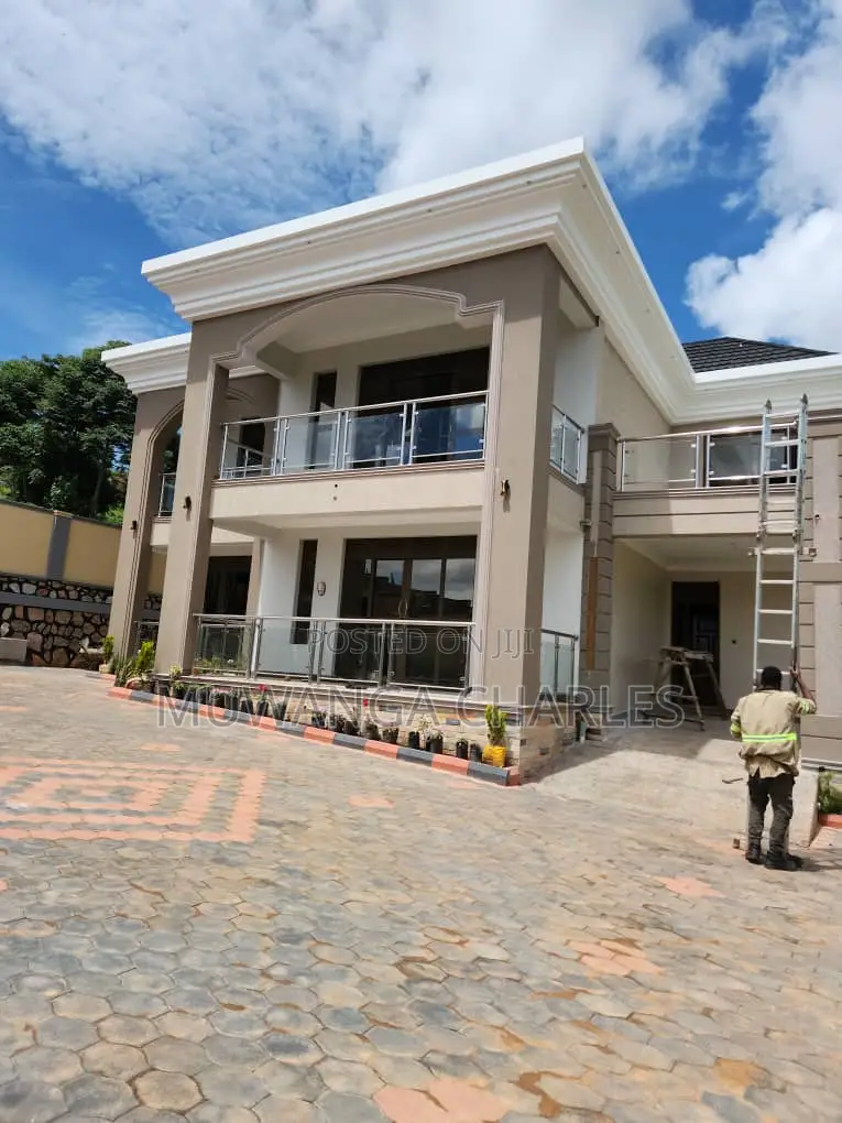 5bdrm Duplex in Fs Properties Ltd, Division A for sale