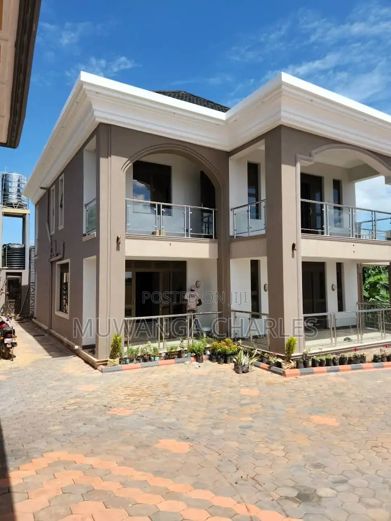 5bdrm Duplex in Fs Properties Ltd, Division A for sale