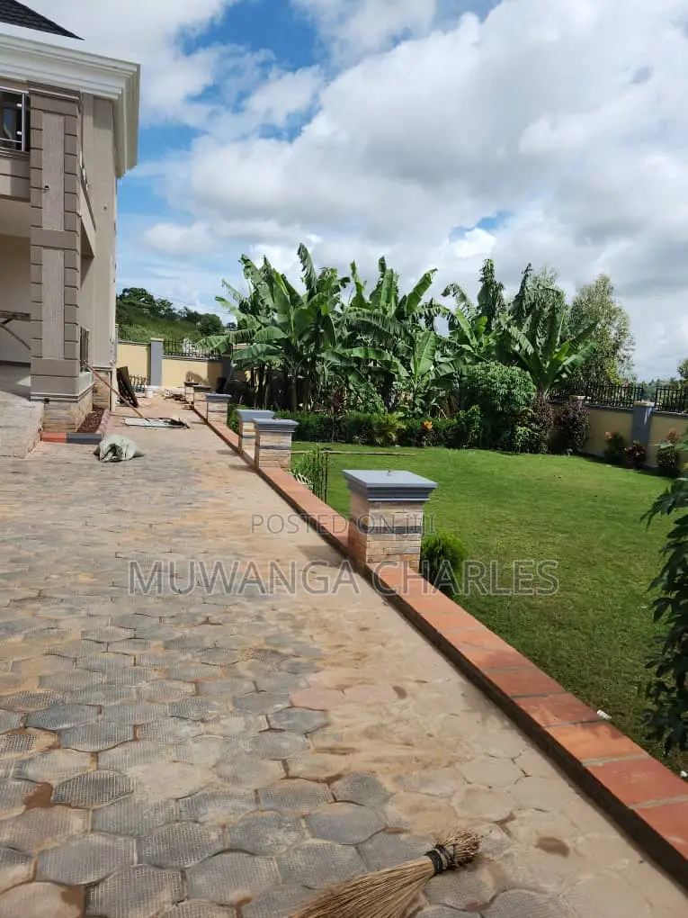 5bdrm Duplex in Fs Properties Ltd, Division A for sale