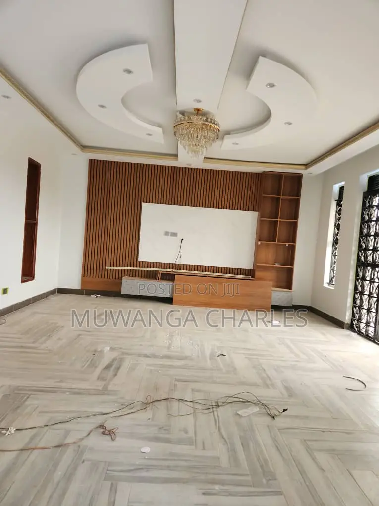 5bdrm Duplex in Fs Properties Ltd, Division A for sale