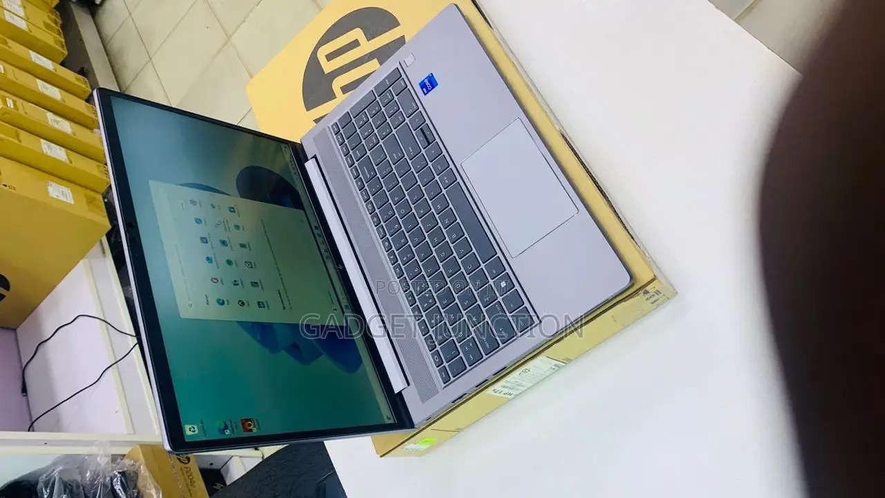 New Laptop HP ZBook Firefly 16inch G9 16GB Intel Core I7 SSD 1T