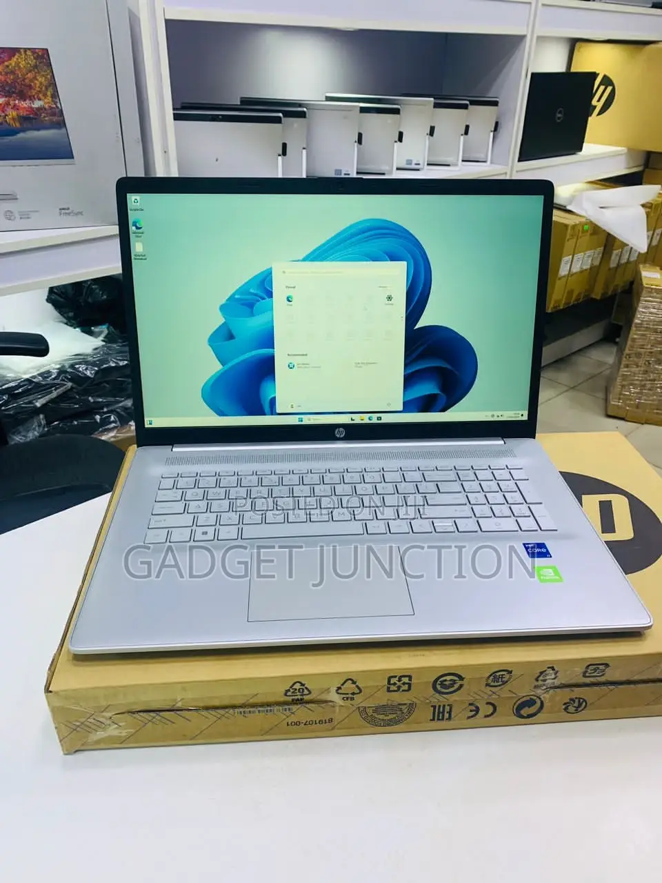 New Laptop HP 17-3000 8GB Intel Core I7 SSD 512GB