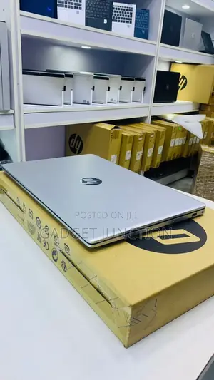 New Laptop HP 15S 8GB AMD Ryzen 3 SSD 512GB