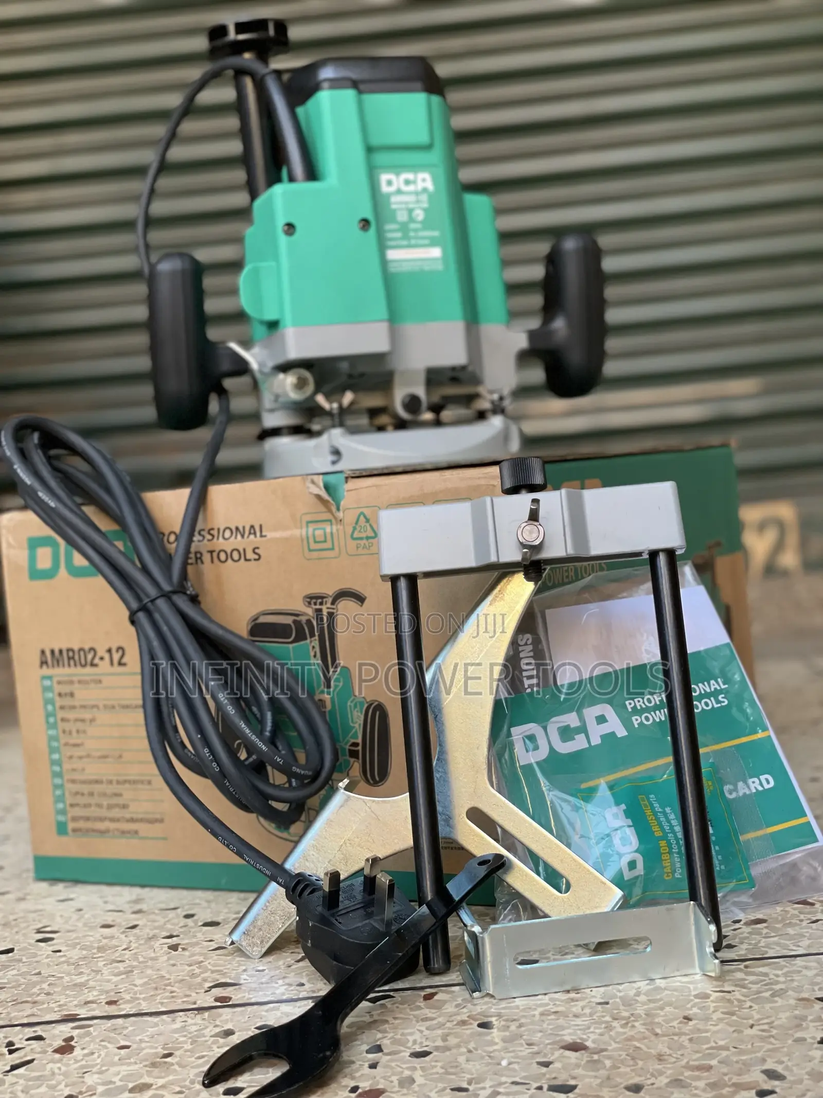 Wood Router DCA AMR02-12