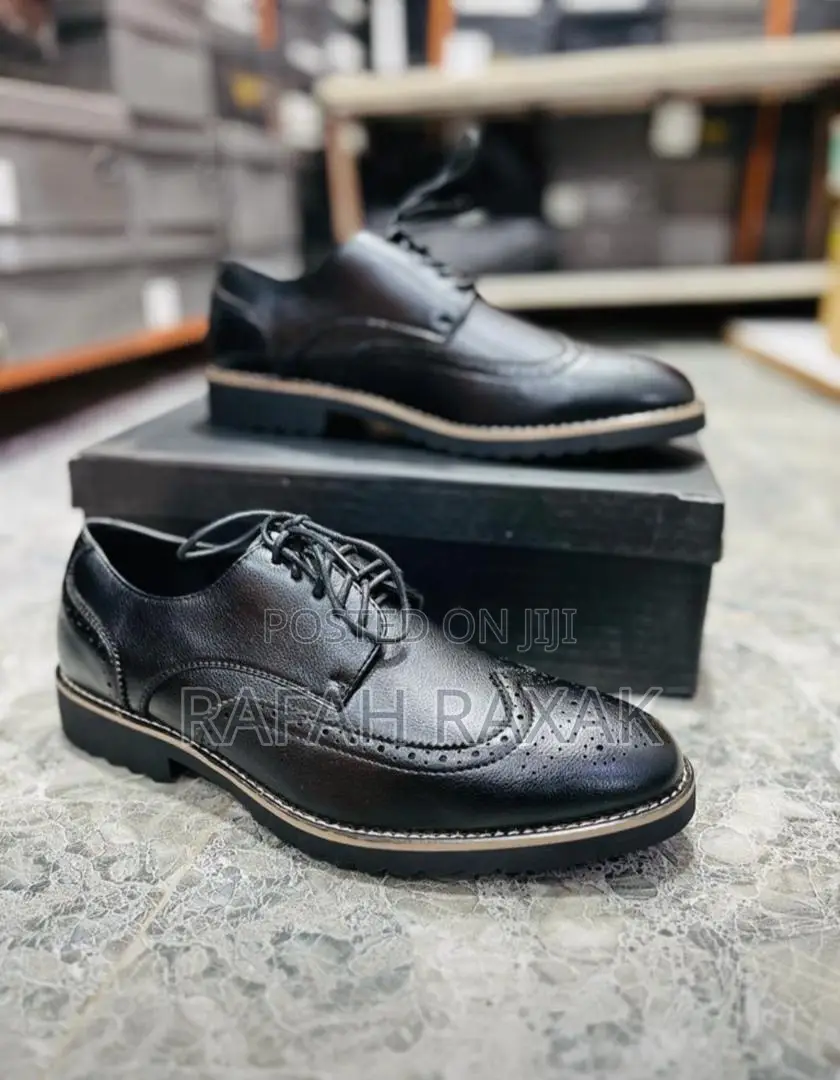 Classic Men’S Black Oxfords
