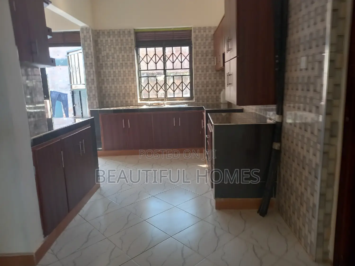 Furnished 4bdrm House in Kira for sale