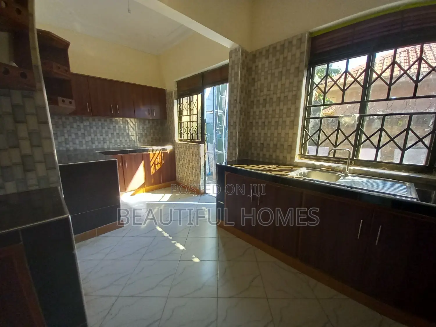 Furnished 4bdrm Bungalow in Kira for sale