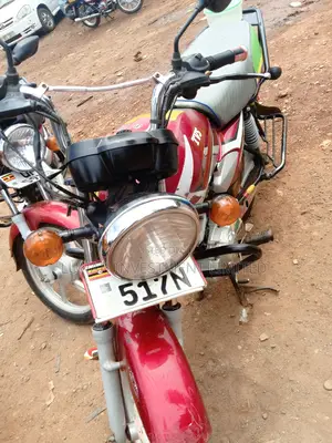 TVS HLX 125 2022 Red
