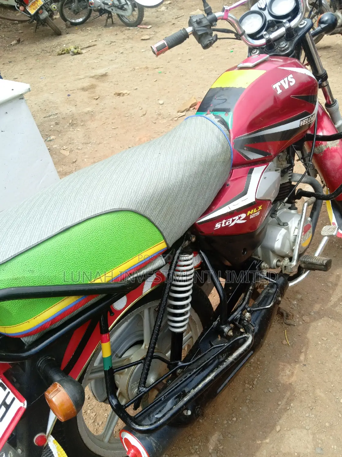 TVS HLX 125 2022 Red