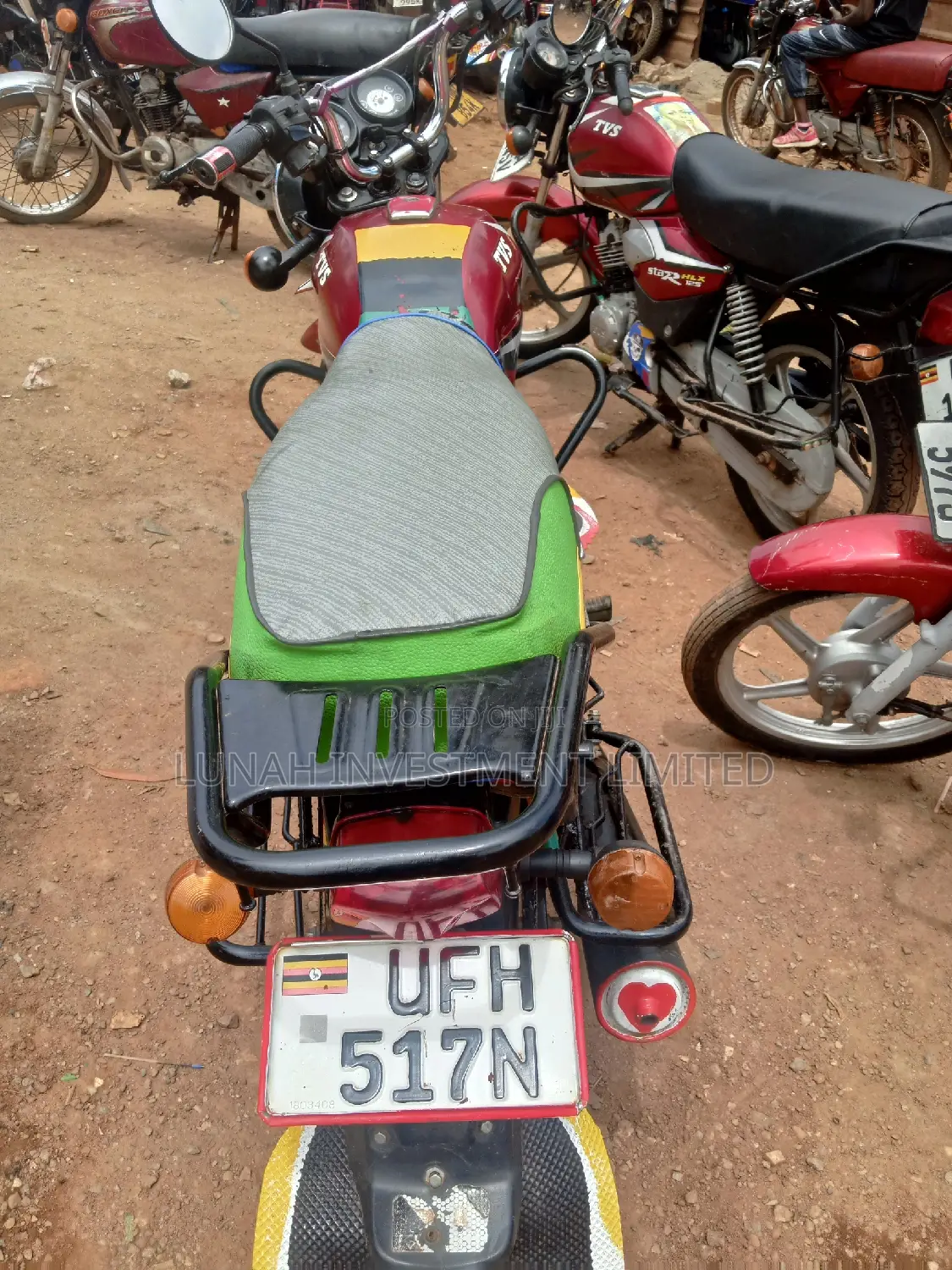 TVS HLX 125 2022 Red