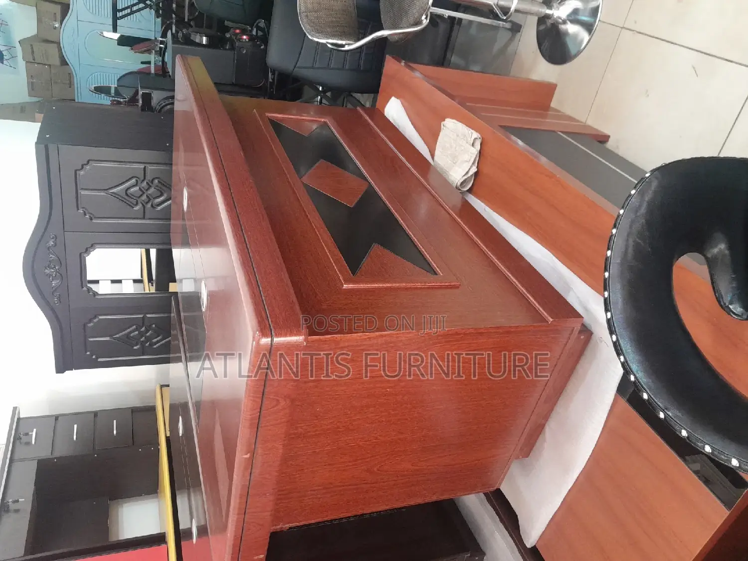 Executive Office Desk for Responsible Office