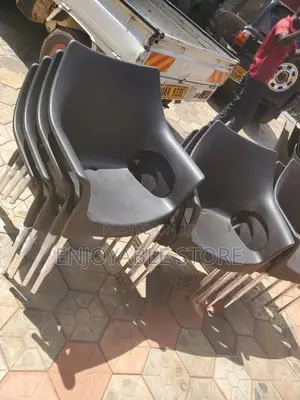 Plastic Chairs Plastic Chairs