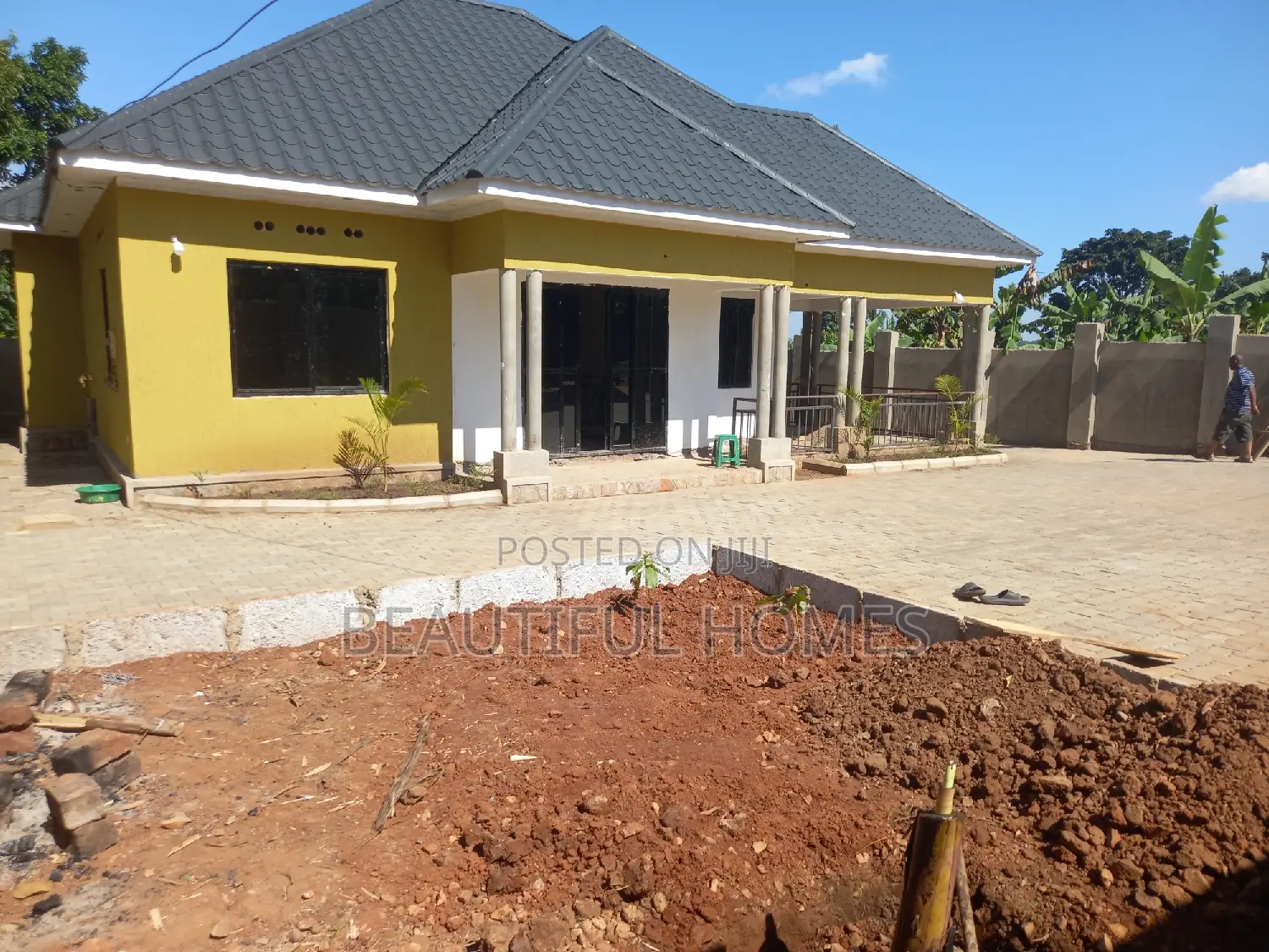 Furnished 4bdrm House in Kira for sale
