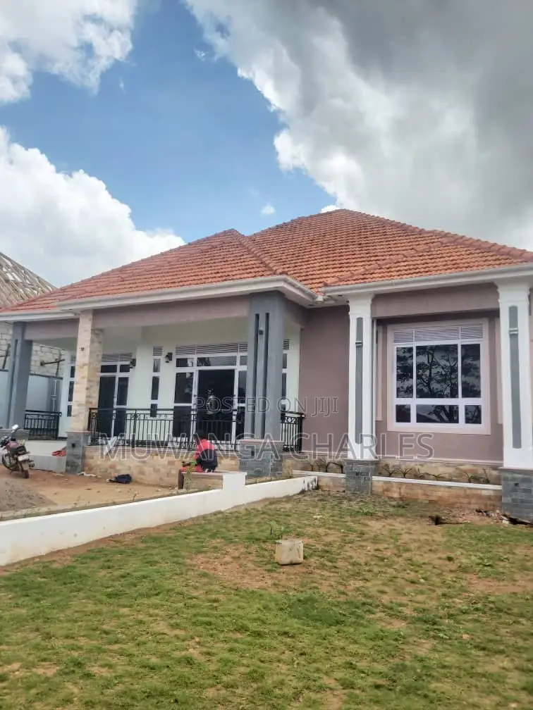 4bdrm Bungalow in Fs Properties Ltd, Kira for sale