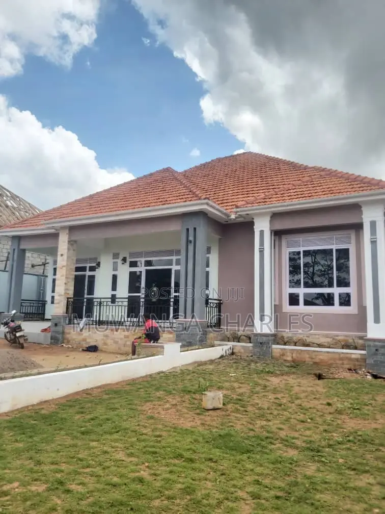 4bdrm Bungalow in Fs Properties Ltd, Kira for sale